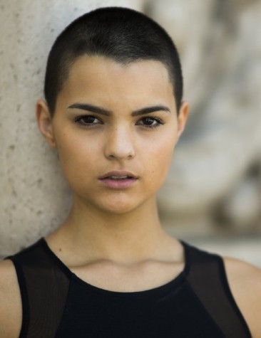 Brianna Hildebrand Fotoğrafı