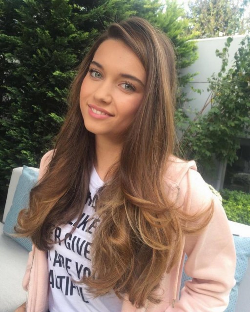 Afra Saraçoğlu fotoğrafı