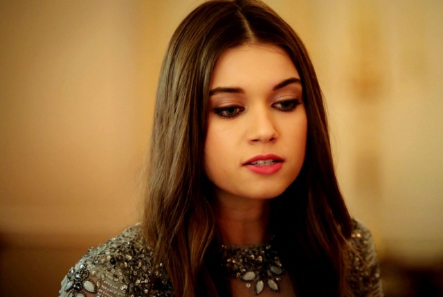 Afra Saraçoğlu fotoğrafı