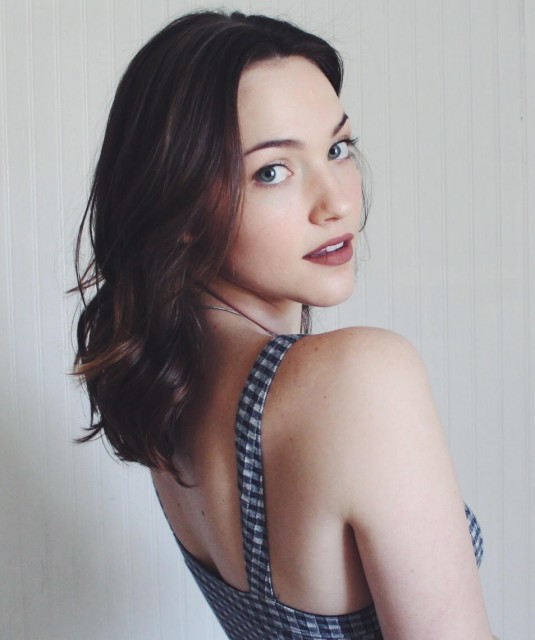 Violett Beane Fotoğrafı