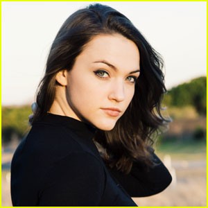 Violett Beane Fotoğrafı