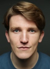 Ewan Mitchell fotoğrafı