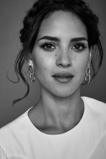 Adria Arjona Fotoğrafı