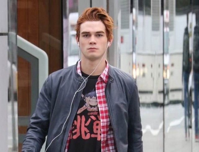 K.J. Apa Fotoğrafı