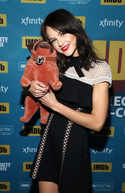 Isabelle Cornish Fotoğrafı