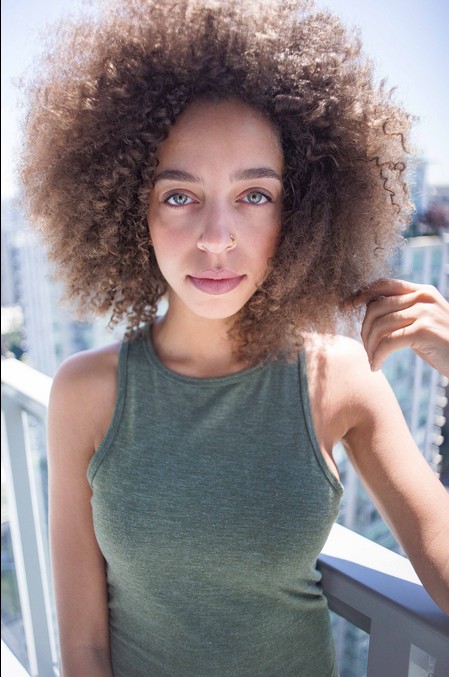 Hayley Law fotoğrafı