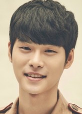 Yoon Ji-On fotoğrafı