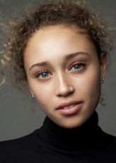 Ella-Rae Smith fotoğrafı