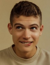 Josha Stradowski fotoğrafı