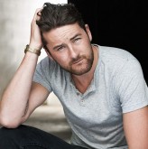 Emmett Skilton fotoğrafı