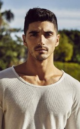 Taylor Zakhar fotoğrafı