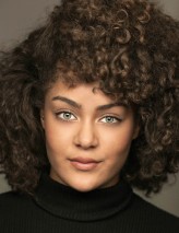 Izuka Hoyle fotoğrafı