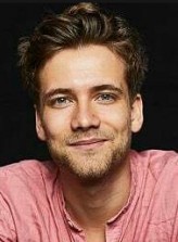 Oliver Dench fotoğrafı