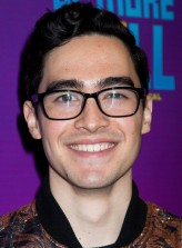 Troy Iwata fotoğrafı