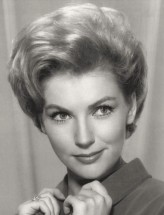 Joan O'Brien fotoğrafı