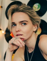 Hallea Jones fotoğrafı