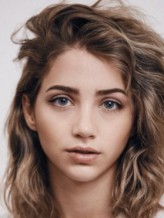 Emily Rudd fotoğrafı