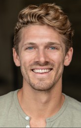 Justin Gerhard fotoğrafı