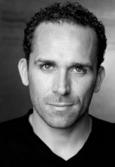 Lee Haven Jones fotoğrafı