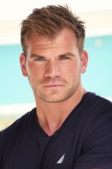 Derek Poole fotoğrafı