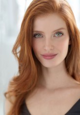 Claire Friesen fotoğrafı