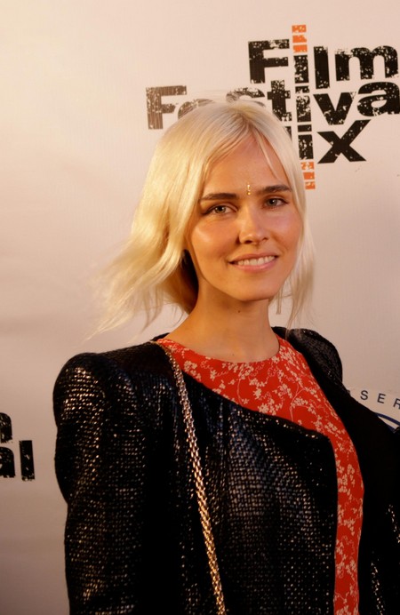 Isabel Lucas Fotoğrafı