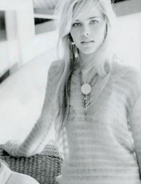 Isabel Lucas Fotoğrafı