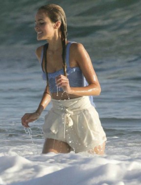 Isabel Lucas Fotoğrafı