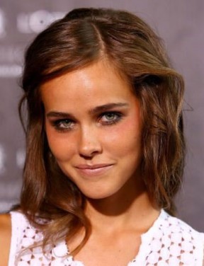 Isabel Lucas Fotoğrafı