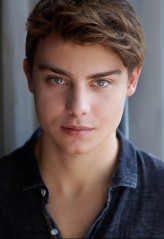 Carson MacCormac fotoğrafı