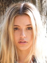 Monica Sims fotoğrafı