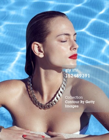 Nora Arnezeder Fotoğrafı