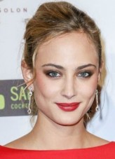 Nora Arnezeder fotoğrafı