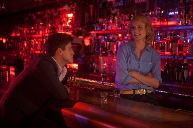 Girl Walks into A Bar Fotoğrafı
