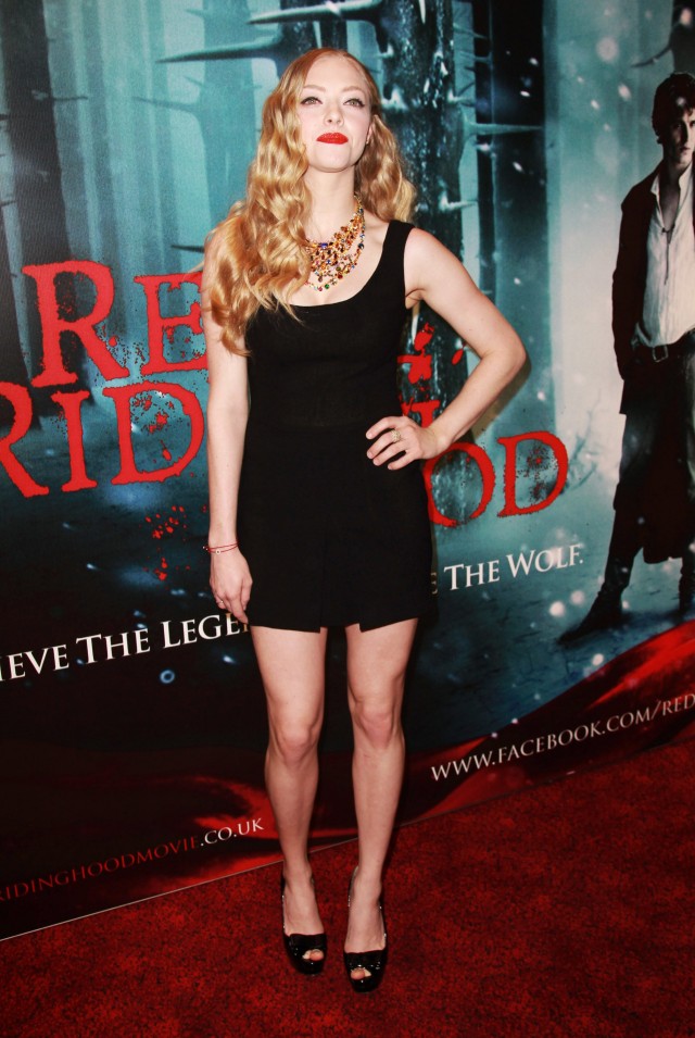 Kız ve Kurt Fotoğrafı