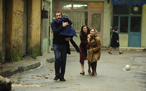 Öyle Bir Geçer Zaman Ki Fotoğrafı