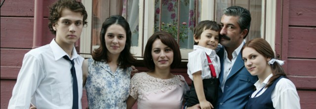 Öyle Bir Geçer Zaman Ki Fotoğrafı