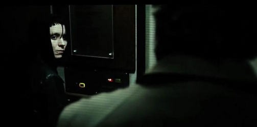 Ejderha Dövmeli Kız Fotoğrafı