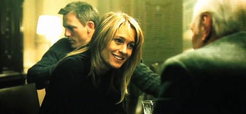 Ejderha Dövmeli Kız Fotoğrafı