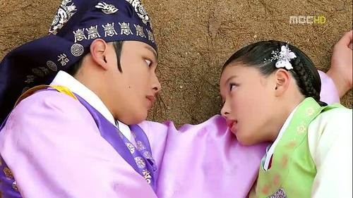 The Moon That Embraces the Sun Fotoğrafı