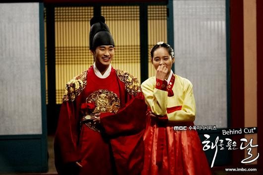 The Moon That Embraces the Sun Fotoğrafları 33