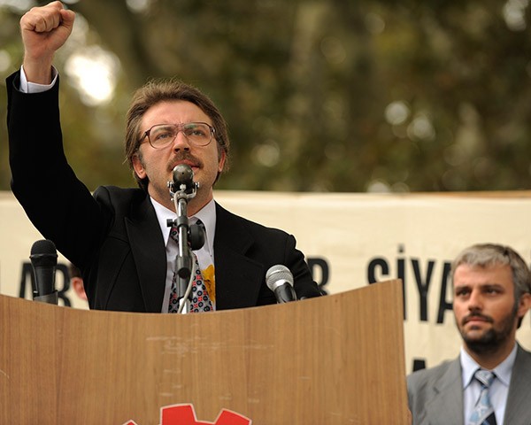 Öyle Bir Geçer Zaman Ki Fotoğrafı