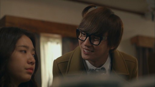 Flower Boy Next Door Fotoğrafları 52