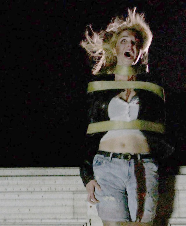 Asla Yabancılarla Oynama 3 Fotoğrafı