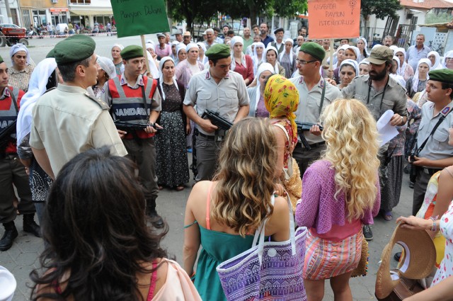 Uzaklarda Arama Fotoğrafı