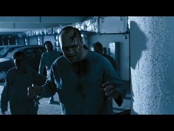 Yaşayan ölülerin Dönüşü 4 Fotoğrafı