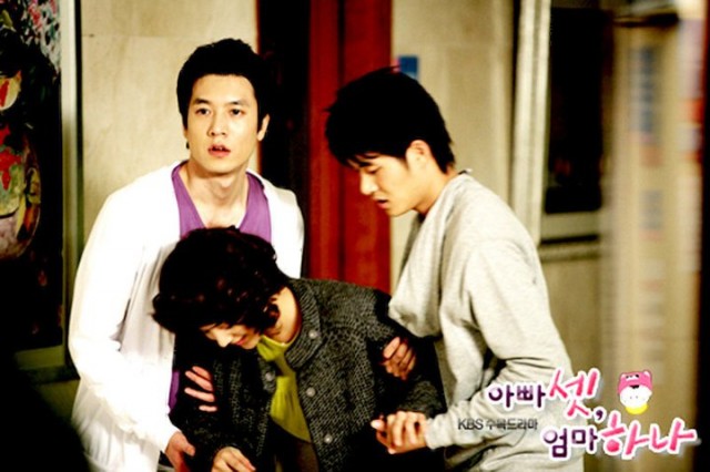 Bir Anne Üç Baba Fotoğrafı