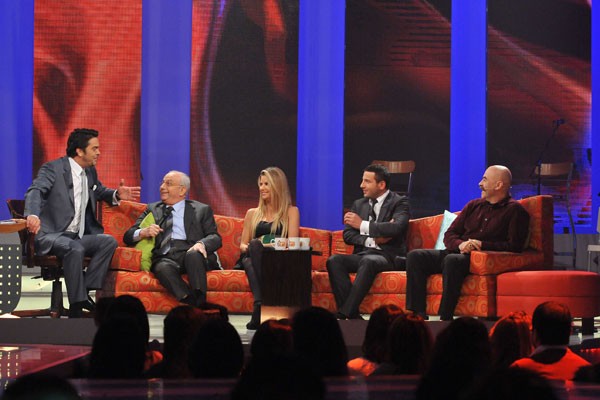 Beyaz Show Fotoğrafı
