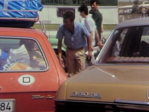 Fikrimin İnce Gülü - Sarı Mercedes Fotoğrafı